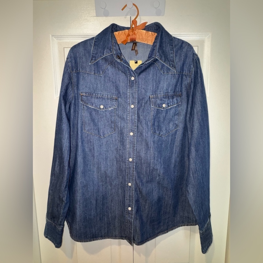 Stetson Women’s Blue Denim Button-Down Blouse | Size L | NWT